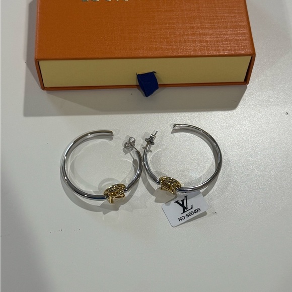 New with tag LV hoop earnings Louis Vuitton earrings - Picture 2 of 7